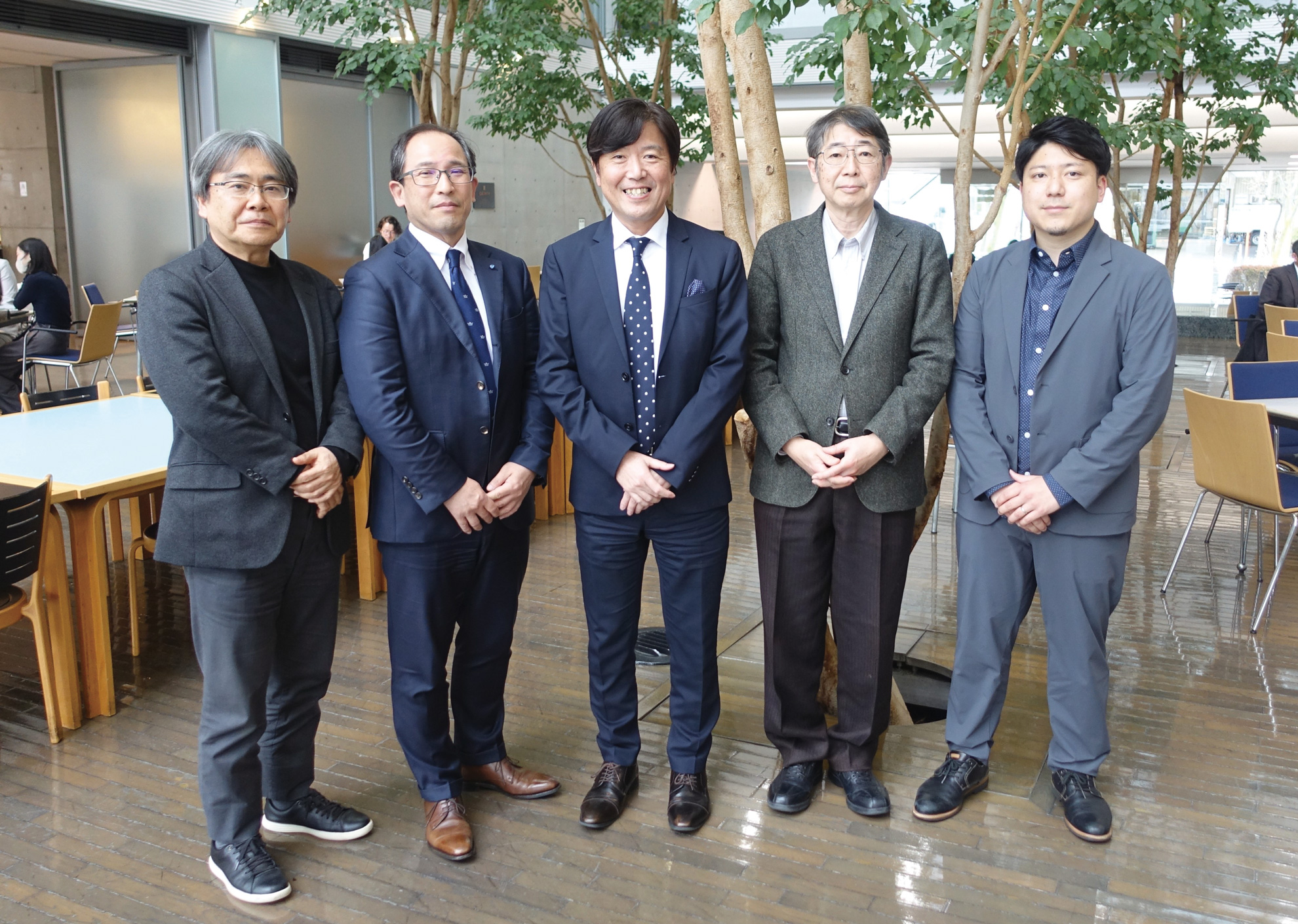 （左から）矢永氏、鈴木氏、井上氏、横山氏、古川氏