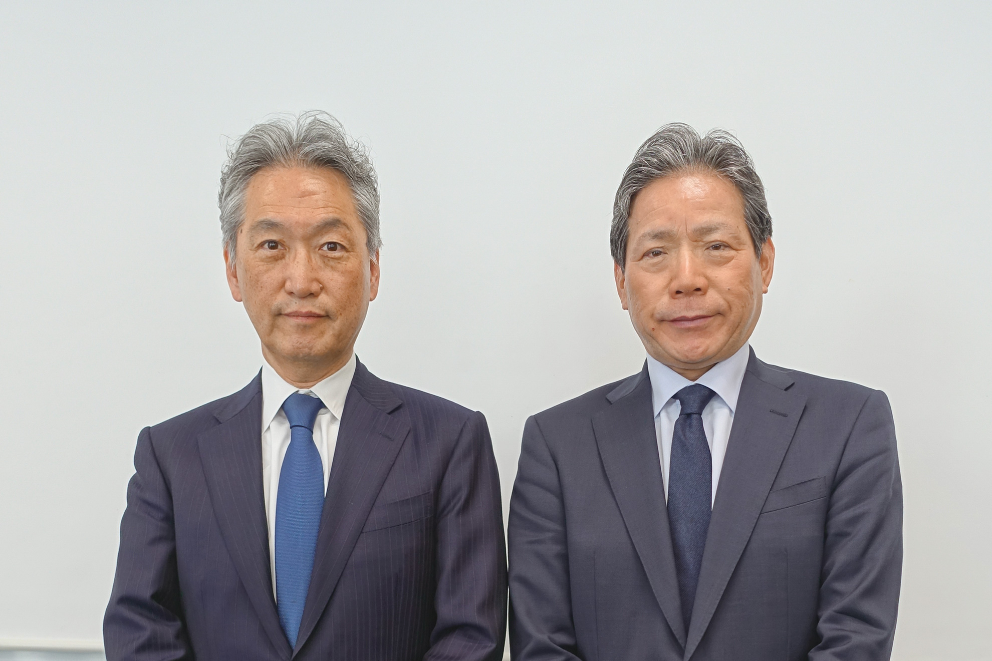 安藤社長（左）と鶴山取締役